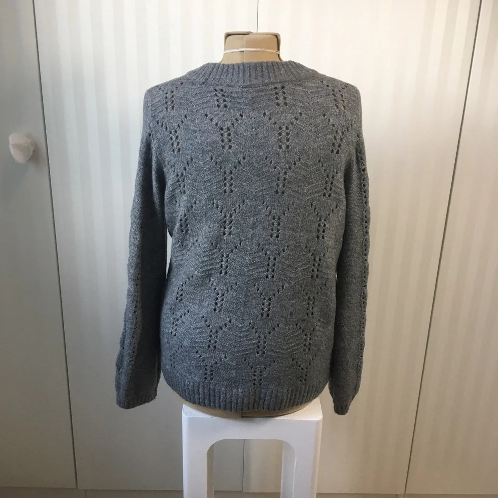 GAP grey knit crochet light sweater Size XL - Picture 3 of 5